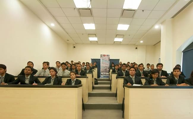 asian-business-school-abs-0000-class5-classroom