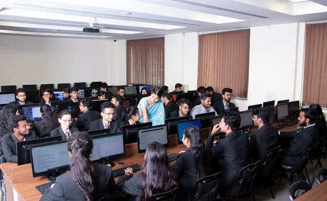 asian-business-school-abs-0003-class2-classroom