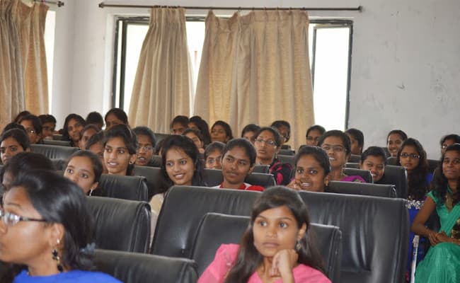 ba-and-kr-college-of-pharmacy-class-0000-layer-4-classroom