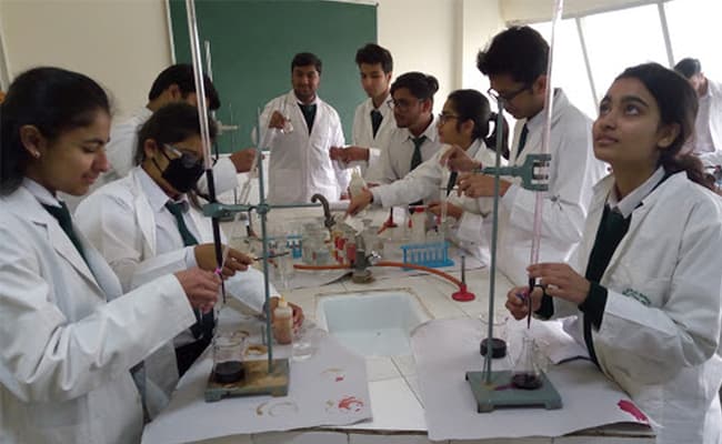 ba-and-kr-college-of-pharmacy-lab-0001-layer-3-labs