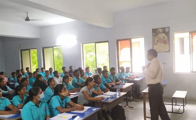 ballarpur-institute-of-technology-bit-classroom-0000-layer-3-classroom