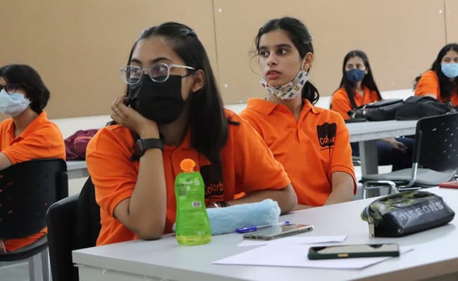 beena-mahavidhyalaya-0000-class-classroom