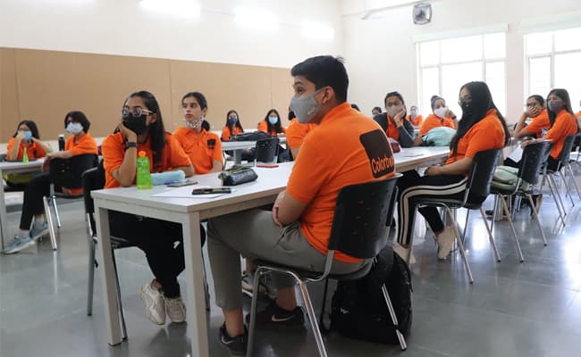 beena-mahavidhyalaya-0001-class-classroom