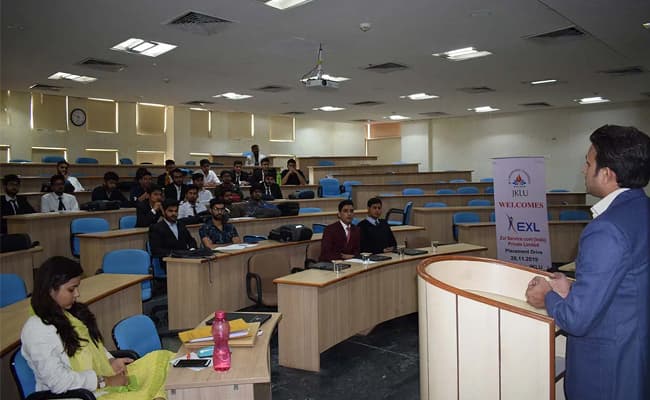 beena-mahavidhyalaya-0002-class-classroom-2