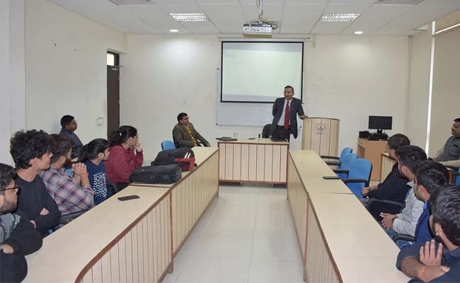 beena-mahavidhyalaya-0003-class-classroom-2