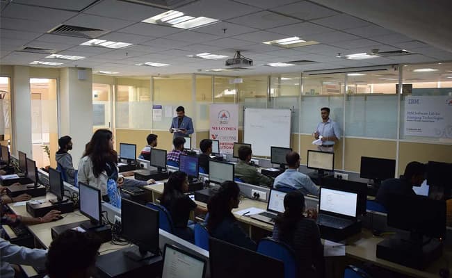 beena-mahavidhyalaya-0004-class-classroom-2