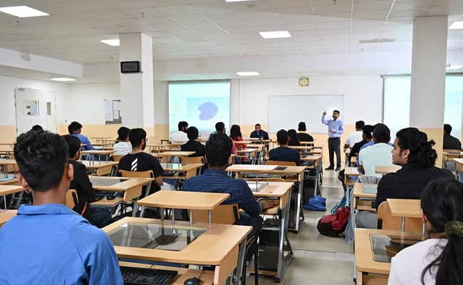 bits-pilani-pilani-campus-0001-class4-classroom