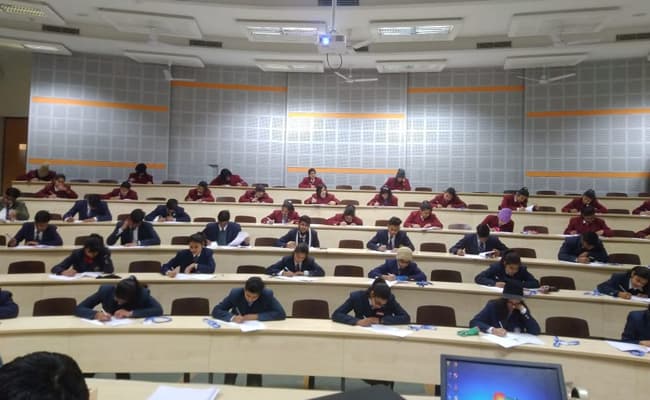 bits-pilani-pilani-campus-0004-class1-classroom