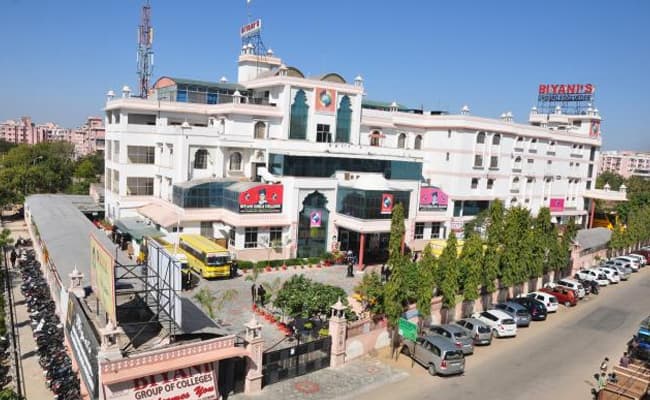 biyani-group-of-colleges-0002-layer-1-infrastructure