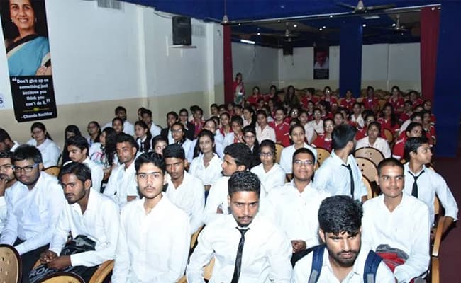 biyani-group-of-colleges-classroom-0000-layer-5-classroom