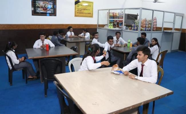 cafeteria-2-cafeteria-28