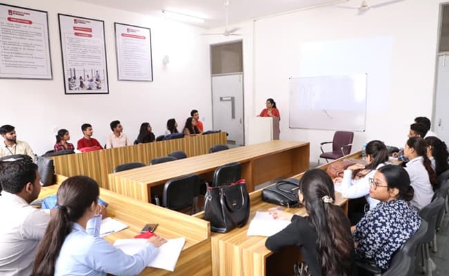 chandigarh-university-cu-0000-class5-classroom