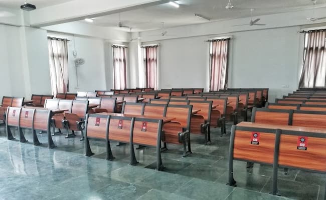 chandigarh-university-cu-0003-class2-classroom