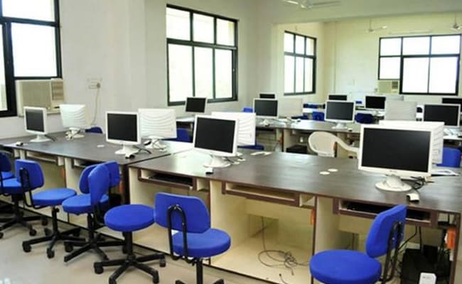 dalia-institute-of-diploma-studies-dids-classroom-0001-layer-3-classroom