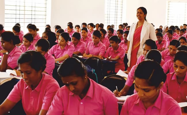 ecr-group-of-institutions-ecr-classroom-0001-layer-2-classroom