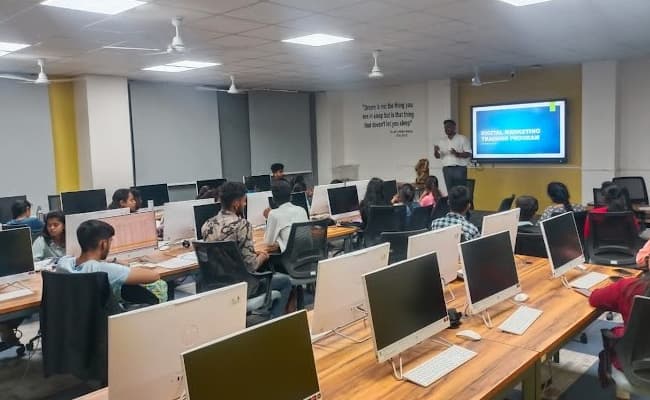 fuel-business-school-0000-class7-classroom