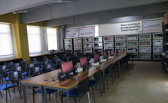 fuel-business-school-0002-class5-classroom