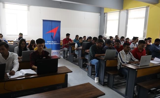 fuel-business-school-0004-class3-classroom