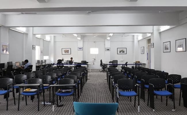 fuel-business-school-0005-class2-classroom