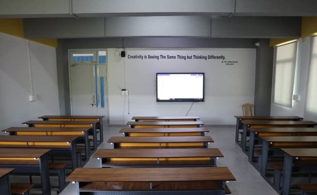 fuel-business-school-0006-class1-classroom