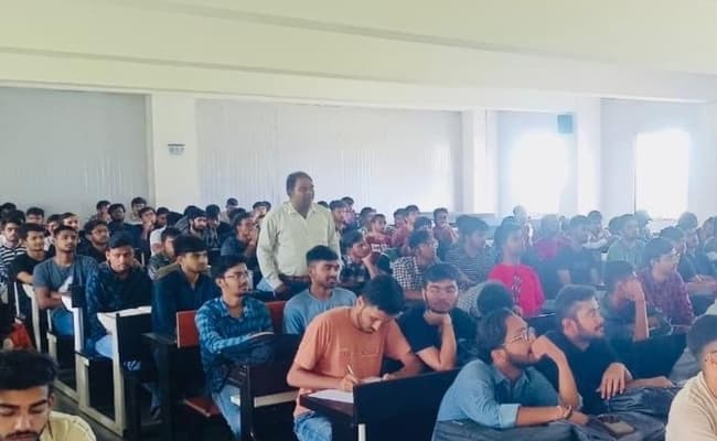 gallery-0002-class3-classroom-104