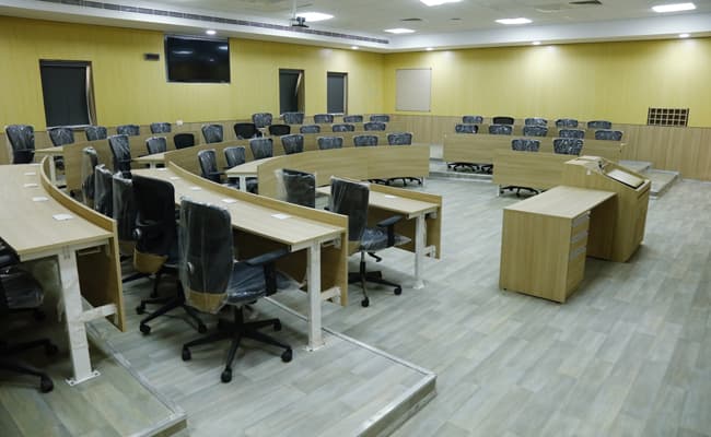 gallery-0003-class2-classroom-60