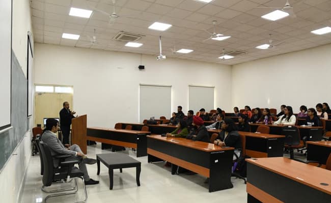 gallery-0003-class2-classroom-93