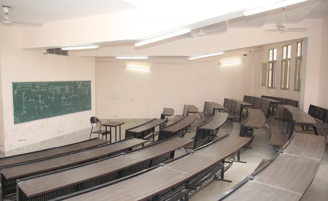 global-institute-of-engineering-and-technology-git-classroom-0003-layer-1-classroom