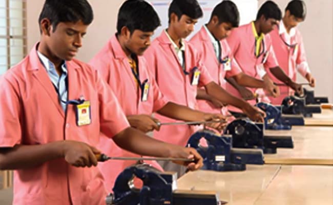 gnanamani-college-of-technology-gct-0001-class4-classroom