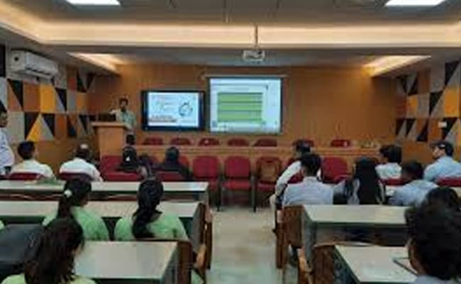 gopal-narayan-singh-university-gnsu-classroom-0000-layer-4-classroom