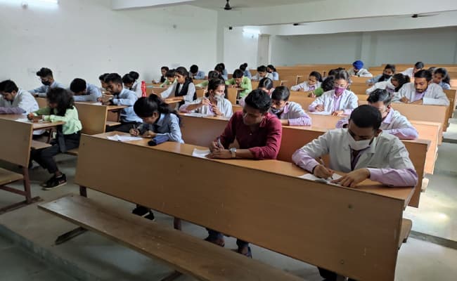 gopal-narayan-singh-university-gnsu-classroom-0002-layer-2-classroom