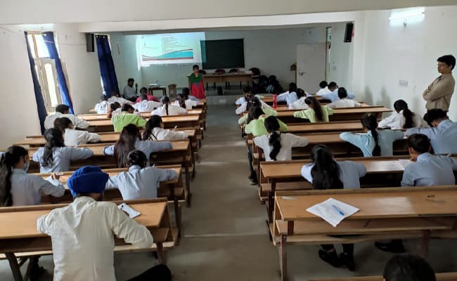gopal-narayan-singh-university-gnsu-classroom-0003-layer-1-classroom
