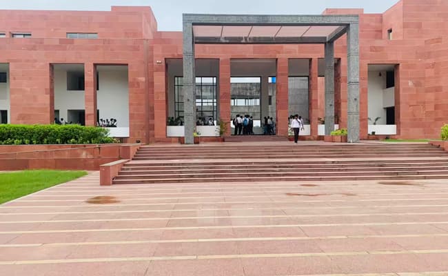 government-polytechnic-daman-infra-0003-layer-1-infrastructure
