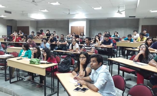gujarat-national-law-university-gnlu-gandhinagar-classroom-0002-layer-3-classroom