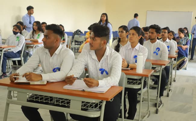 hec-group-of-institutions-hec-0000-class4-classroom