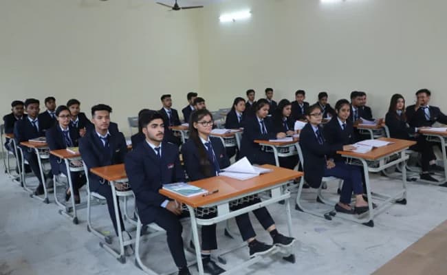 hec-group-of-institutions-hec-0001-class3-classroom