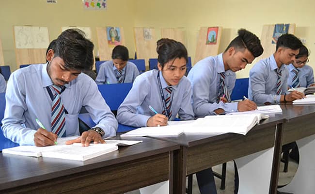 hec-group-of-institutions-hec-0002-class2-classroom