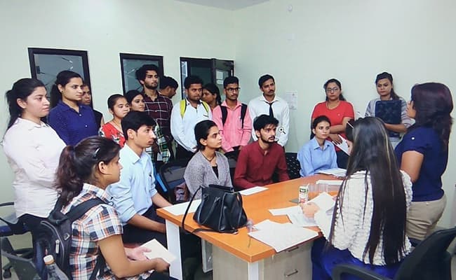 hec-group-of-institutions-hec-0003-class1-classroom
