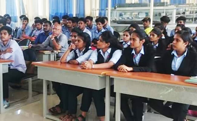 holy-grace-academy-of-engineering-hgae-classroom-0001-layer-3-classroom