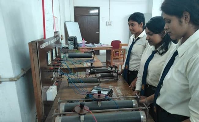 ideal-institute-of-engineering-iie-10-classroom