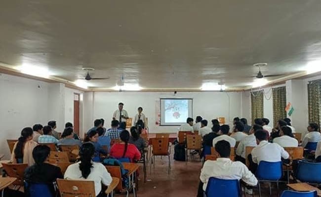 ideal-institute-of-engineering-iie-12-classroom