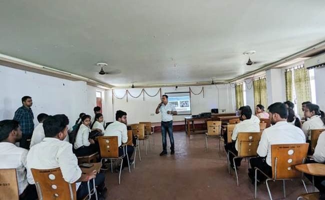 ideal-institute-of-engineering-iie-8-classroom