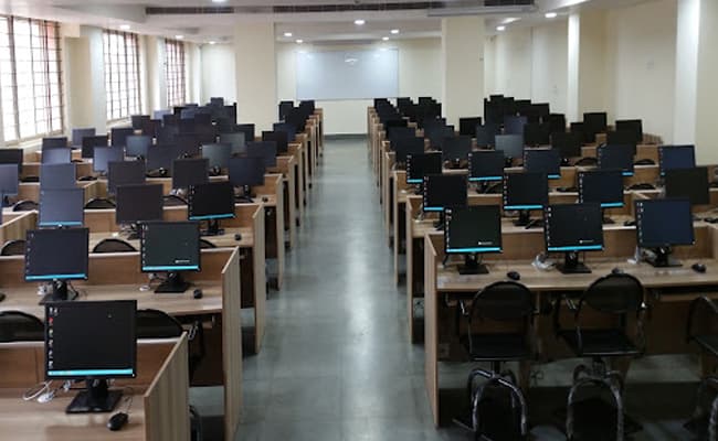 imperial-institute-of-advanced-management-iiam-classroom-0000-layer-4-classroom