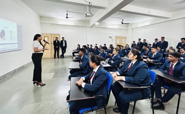 imperial-institute-of-advanced-management-iiam-classroom-0002-layer-2-classroom