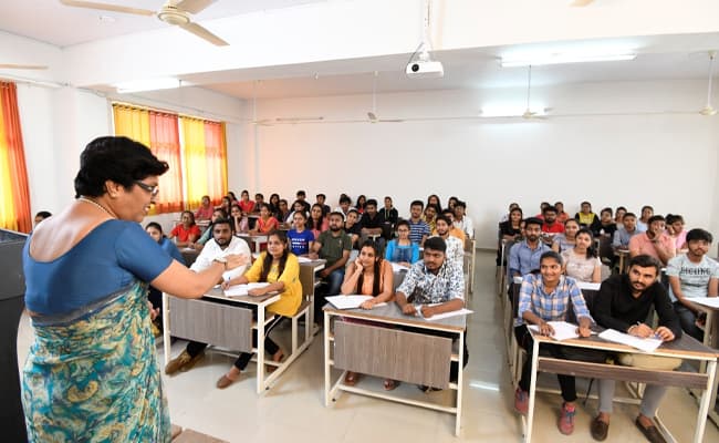 indrashil-university-rajpur-classroom-0001-layer-3-classroom