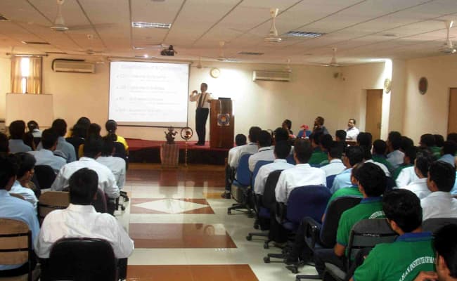 ishan-institute-of-law-classroom-0000-layer-4-classroom