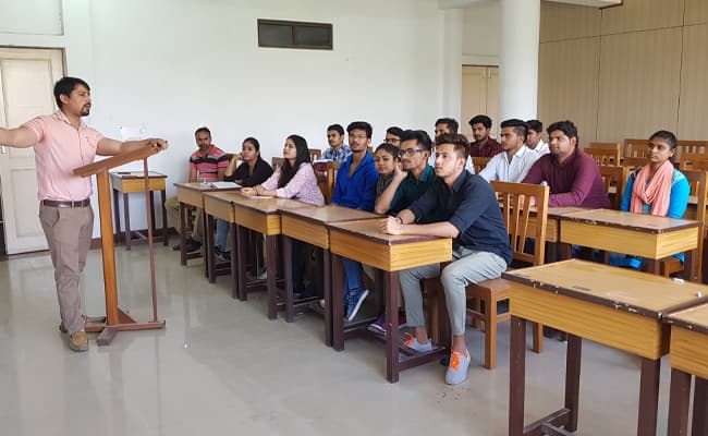 ishan-institute-of-law-classroom-0003-layer-1-classroom
