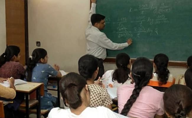 jamia-hamdard-university-0000-class5-classroom
