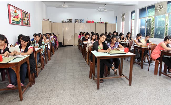 jd-birla-institute-jdbi-2-0000-layer-5-classroom