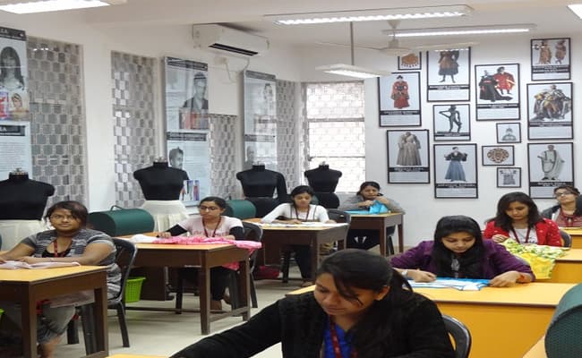jd-birla-institute-jdbi-2-0004-layer-1-classroom